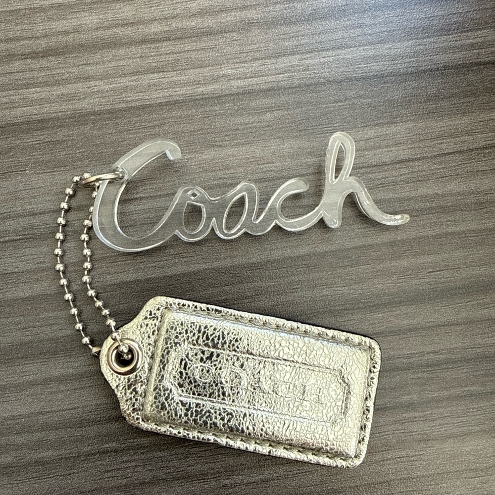 COACH Logo Acrylic Tag Charm Y2K 5本　CM Coach Poppy Hang Tag Set Acrylic Logo Charm Metallic‎… - Gem
